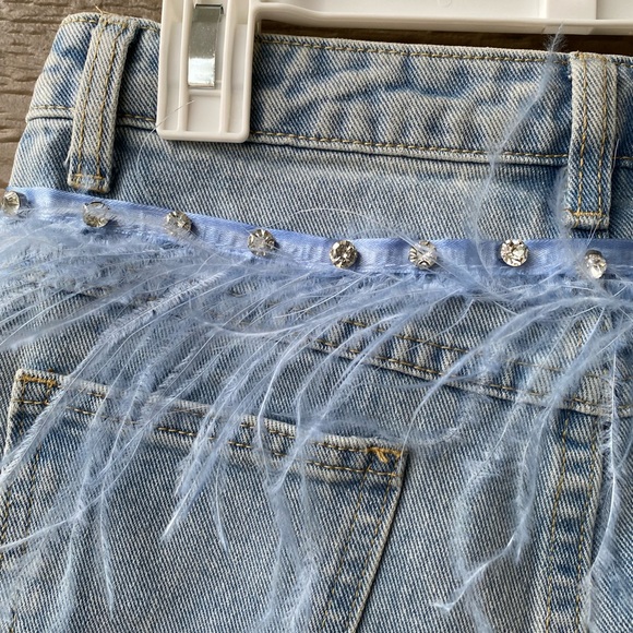 Tassel Inlaid Denim Shorts A-line Shorts Rhinestone Ostrich Feather Frayed - Picture 13 of 15